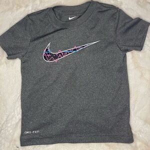 Nike Girls Gray Dri-Fit multi-color swoosh T-shirt-Kids size small (5)